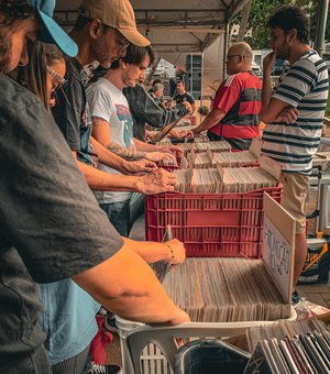 Arapiraca se transforma em ponto de cultura com feira de discos no Dia da Mulher; entrada é gratuita