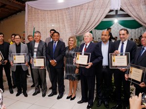 Comenda Luiz B. Torres é entregue para personalidades que contribuíram com o crescimento de Palmeira