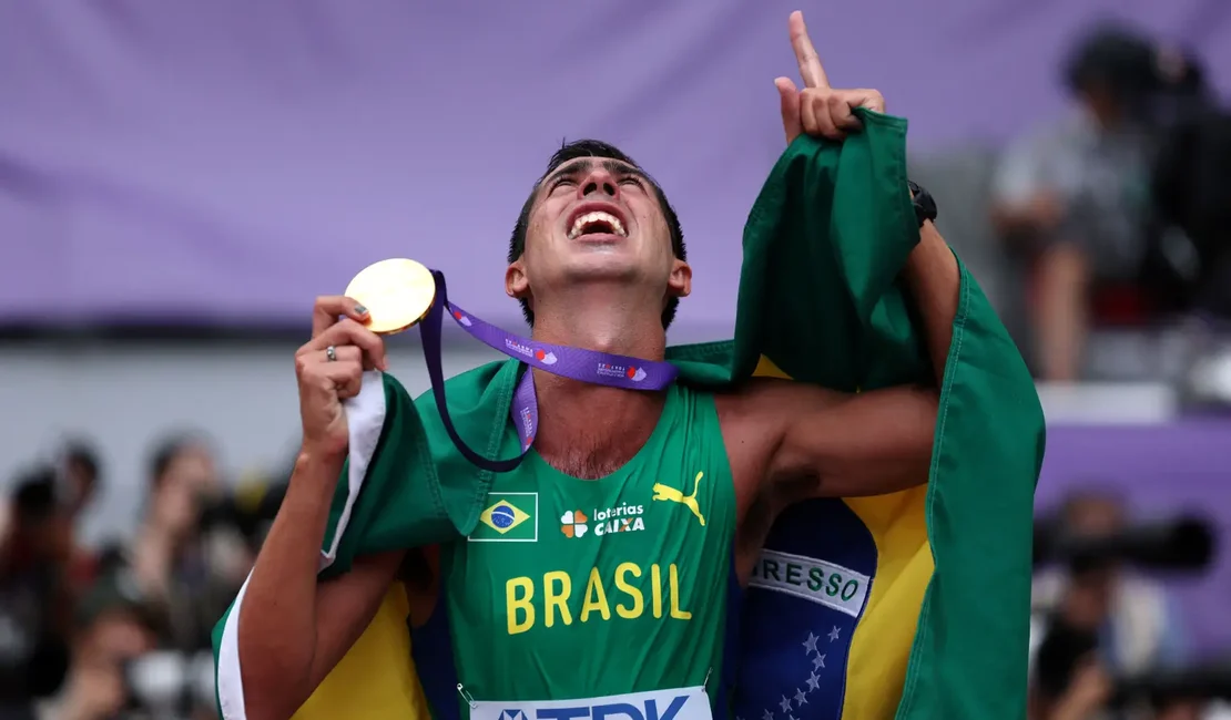 Caio Bonfim faz história e conquista ouro nos 20 km da marcha atlética no Mundial de Tóquio