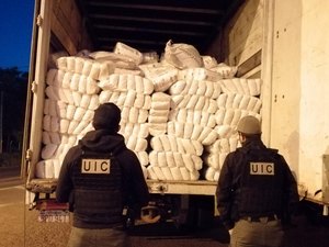 Paraguai apreende carga de açúcar e óleo contrabandeada do Brasil 