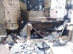 [Vídeo] Campanha nas redes sociais tenta ajudar família que perdeu tudo em incêndio 