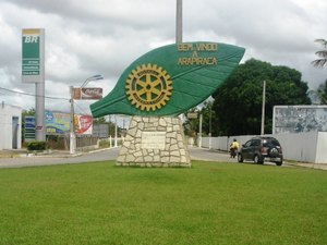 Polícia encontra homem com tiro na perna e sinal de espancamento