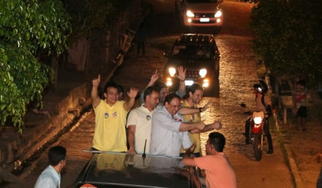 Caravana de Nezinho arrasta multidão em seis bairros de Arapiraca