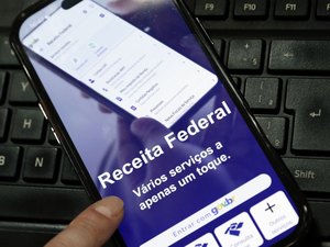 Receita paga nesta sexta maior lote de restituição do IR da história