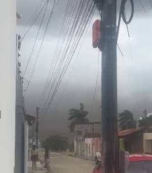 Chuva intensa provoca alagamentos e ventanias em Arapiraca na manhã deste domingo