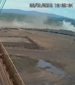 [Vídeo] Câmera em guindaste flagra enxurrada de lama em Brumadinho