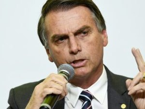 Bolsonaro se irrita com Mourão por declaração sobre 13o salário