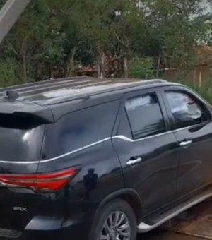 SW4 bate em poste após motorista perder controle na AL-115
