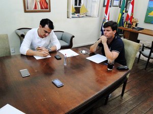 Irmão de prefeito alagoano e ex-secretário municipal recebe mais de R$ 30 mil de férias