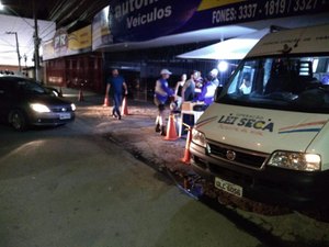 Dois condutores são presos por embriaguez ao volante em Maceió