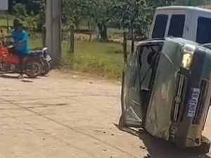 Acidente entre carro e van fere ocupantes na AL-130, no Sertão alagoano