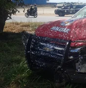 Carro faz retorno proibido e colide com viatura da Polícia Militar em Rio Largo