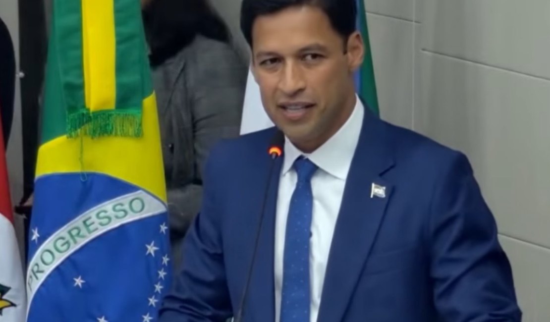 Rodrigo Cunha toma posse como prefeito de Maceió após renúncia de JHC