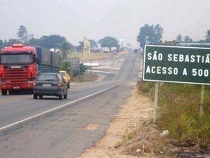 Motorista e passageiros de van são assaltados