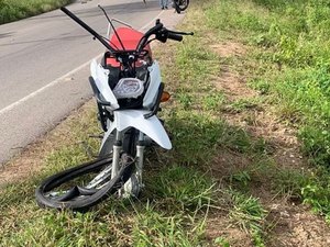 Dois jovens ficam feridos, após colisão entre duas motos na AL 145 em Pariconha, Sertão de Alagoas