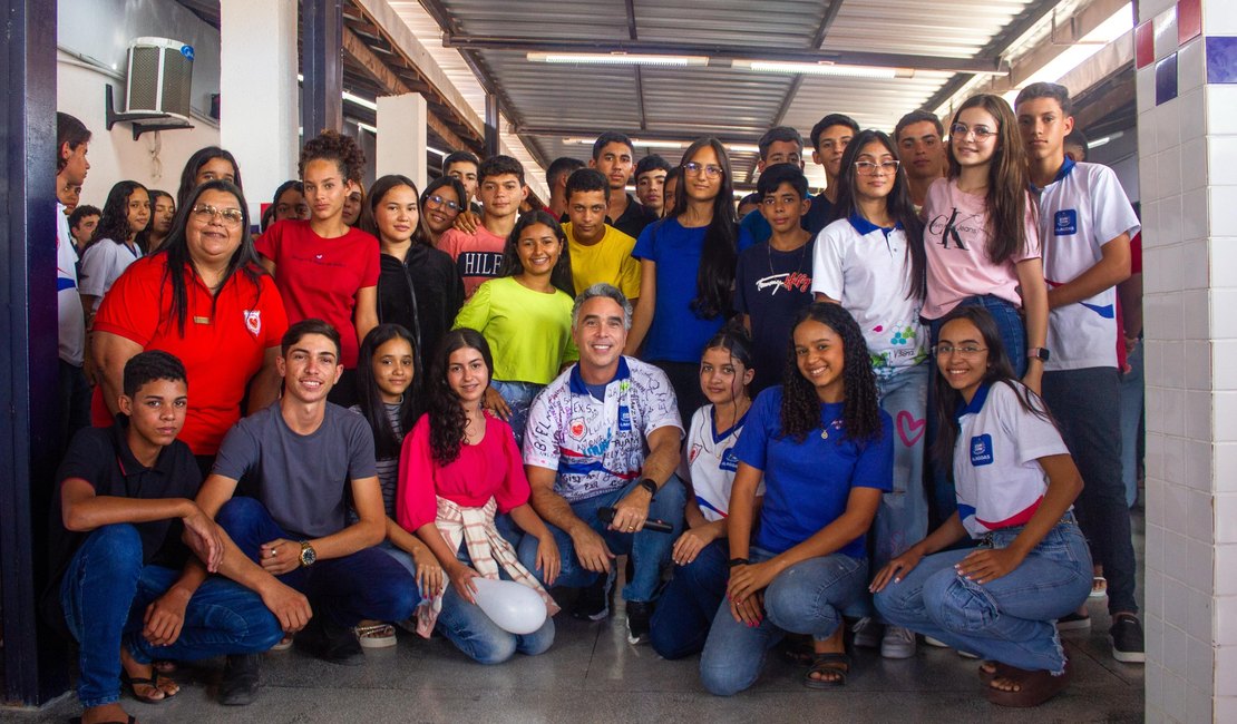 Rafael Brito premia vencedores do 1º Concurso de Decoração Natalina para Escolas Públicas