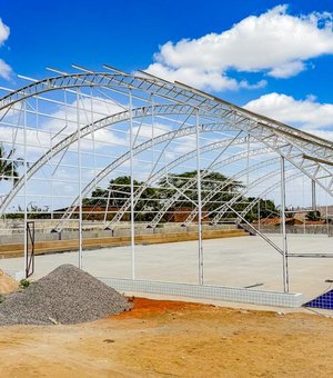 Ginásio poliesportivo está com mais de 70% das obras avançadas no bairro Planalto, em Arapiraca