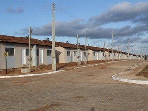 Criminosos roubam caixa d?água de residência