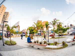 JHC entrega revitalização da Praça Montepio dos Artistas, no Centro de Maceió