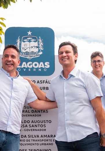 Governador inaugura pavimentação de 25 ruas e anuncia construção de escolas e creches em Coruripe
