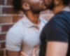 Mulher flagra companheiro beijando outro homem e acaba agredida por ele após discussão, em Maceió