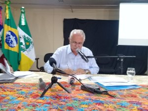 'Não vão ser esses 500 que vão parar a prefeitura', diz Teófilo sobre exonerações