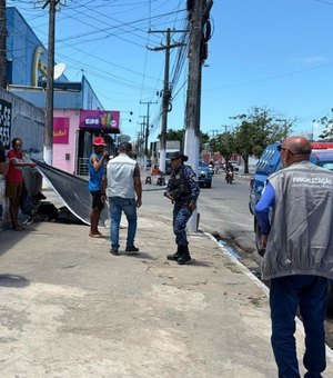 Prefeitura remove estruturas irregulares na parte baixa de Maceió