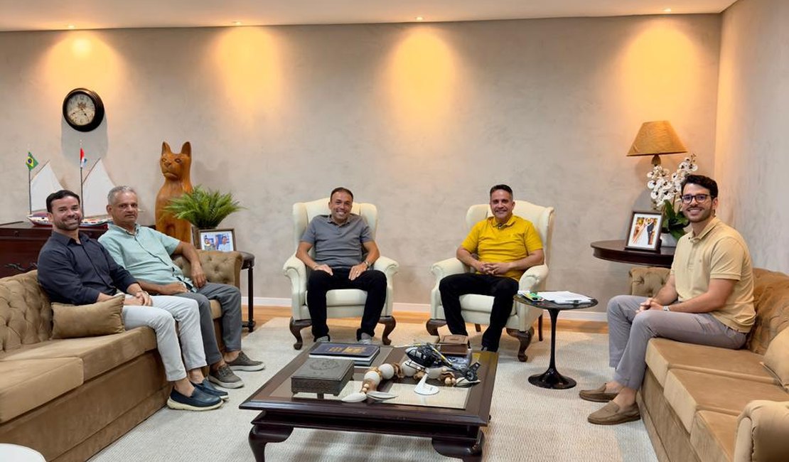 Prefeito de Major Izidoro se reúne com governador para tratar de demandas do município