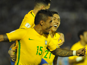 Corinthians negocia volta de Paulinho há duas semanas