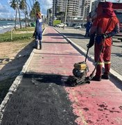 Infraestrutura recupera trechos danificados do calçadão na orla de Jacarecica
