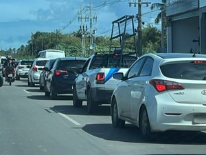 Congestionamento na AL-101 Sul complica saída de Maceió nesta sexta-feira