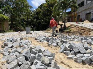 Prefeitura de Maceió pavimenta mais uma rua no bairro do Barro Duro