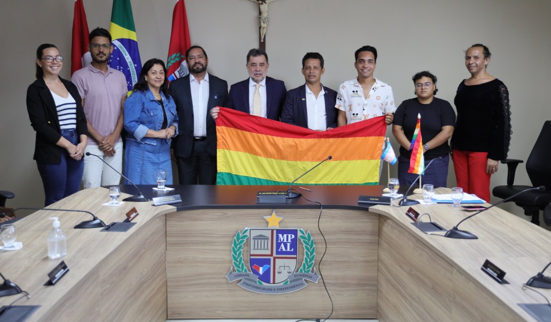 Grupo Gay de Maceió pede apoio do MPAL em ações contra lei sobre menores na Parada LGBTQIAPN+