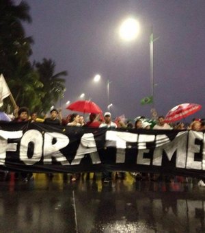 Centenas de manifestantes vão às ruas de Maceió contra o governo Temer