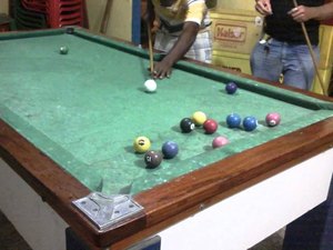 Torneio de sinuca termina com briga e três esfaqueados