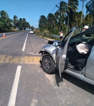 Condutora não observa lombada e provoca acidente em Japaratinga