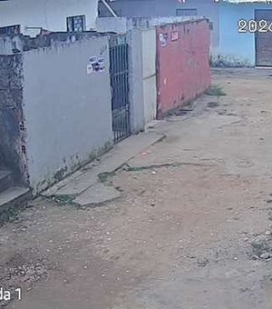 Câmera de segurança flagra homem invadindo casas no bairro Clima Bom
