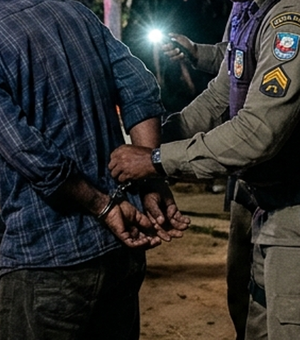Homem é preso por agredir companheira após noite de bebedeira em Taquarana