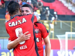 Vitória vence Corinthians e Flamengo perde para o Grêmio. Santa Cruz segue líder