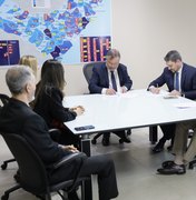 MPAL assina contrato com Fundação Carlos Chagas para realização de concurso para servidores