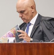 Moraes dá 24 horas para Bolsonaro explicar arma apreendida em blitz