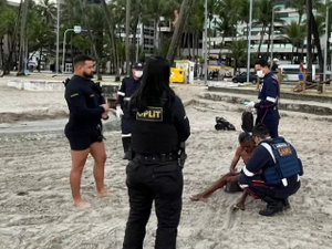 Homem é resgatado do mar e alega que estava sendo perseguido na Ponta Verde