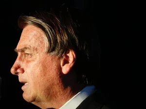 Presidente deve ficar três dias internado em SP, diz Flávio Bolsonaro