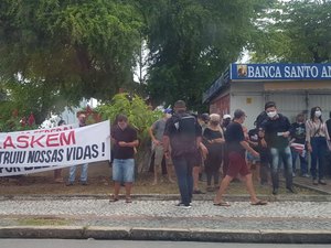 Moradores do Mutange vão às ruas cobrar celeridade nas indenizações