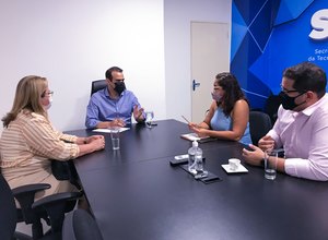 Eronita Sposito conhece projetos da Secretaria da Ciência e Tecnologia
