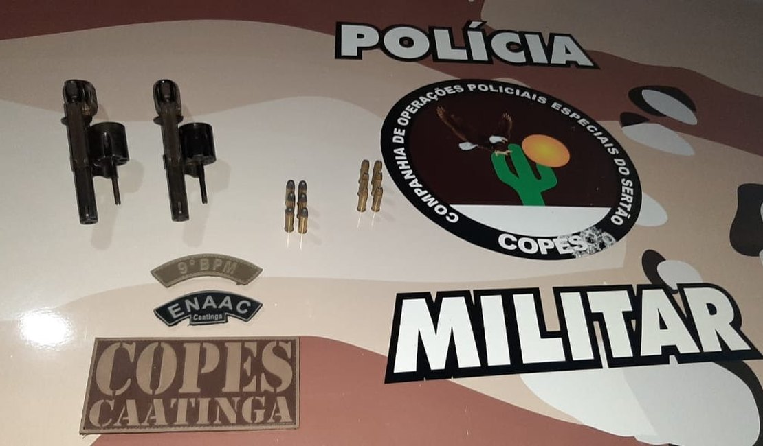 Jovem arapiraquense é preso com dois revólveres em posto de combustível da cidade de Inhapi