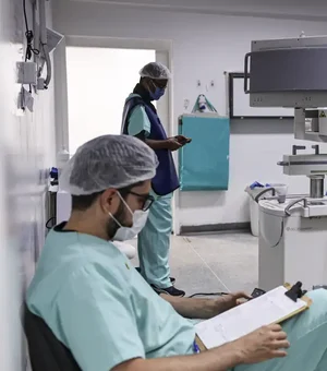 Ebserh abre inscrições para médicos com salários de até R$ 19,1 mil; há vagas para AL