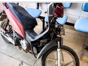 Veículo irregular abandonado é apreendido na cidade de Matriz de Camaragibe