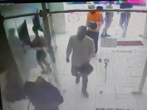 [VÍDEOS] Câmeras de vigilância flagram ação de quadrilha em agência bancária no Sertão