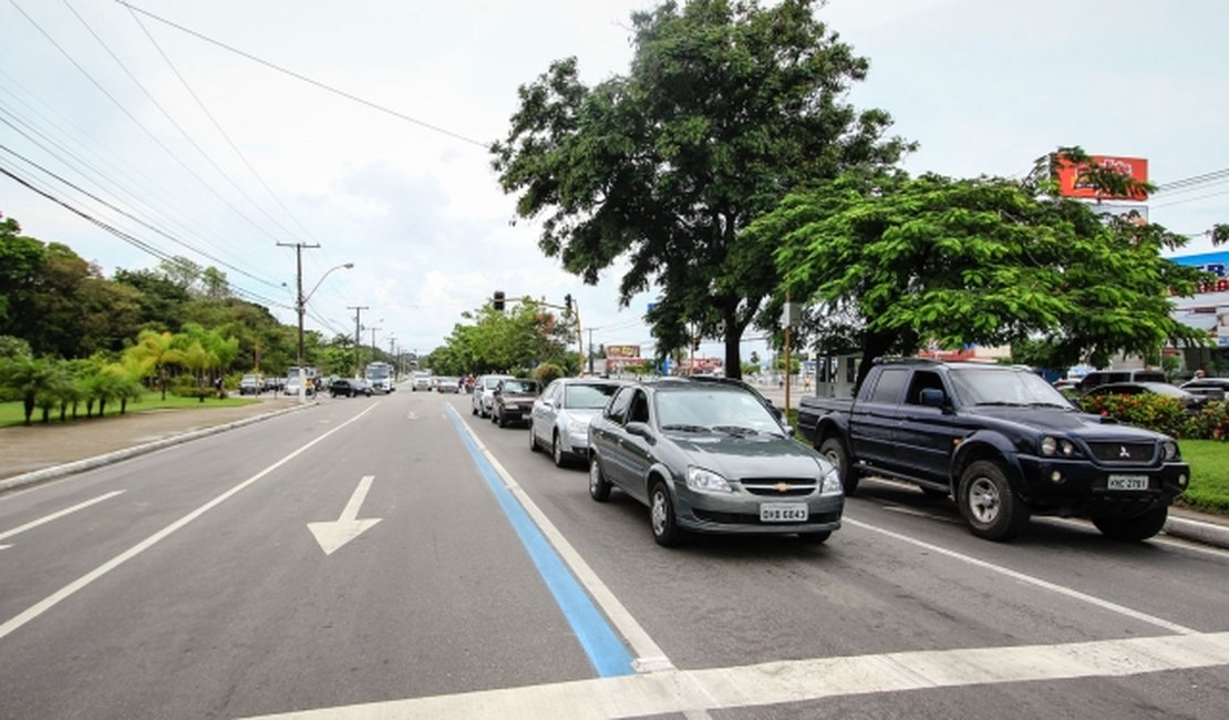 Prefeitura de Maceió promulga lei e permite tráfego de táxis na faixa azul